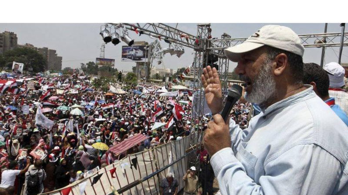 El dirigente de los Hermanos Musulmanes Safwat Hegazy grita consignas durante la protesta que tuvo lugar el pasado mes de julio.