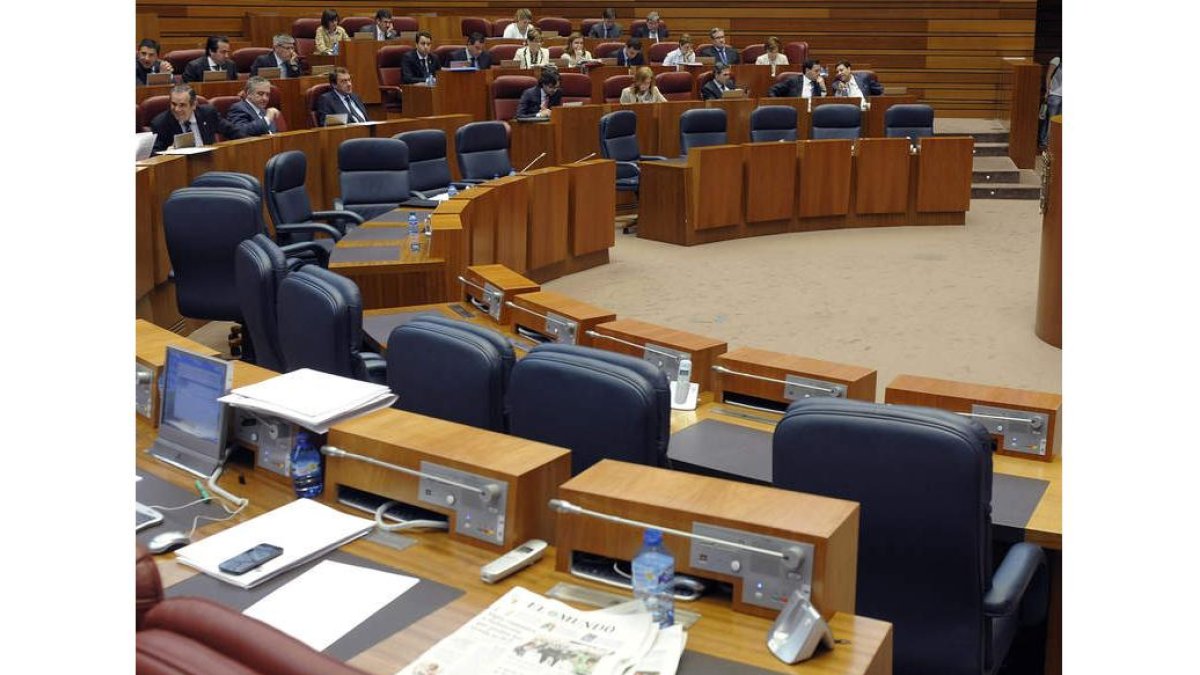 Pleno de las Cortes celebrado ayer.