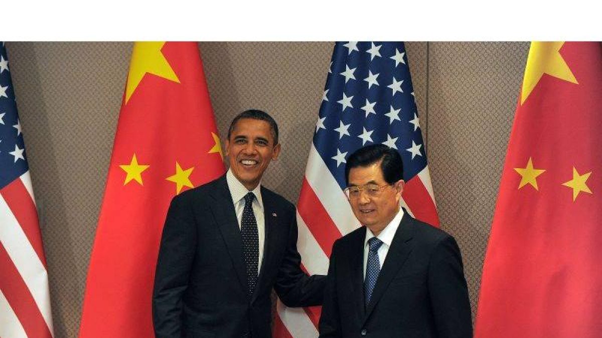 Barack Obama junto al Presidente Chino, Hu Jintao, antes del encuentro que ha tenido lugar en Seúl.