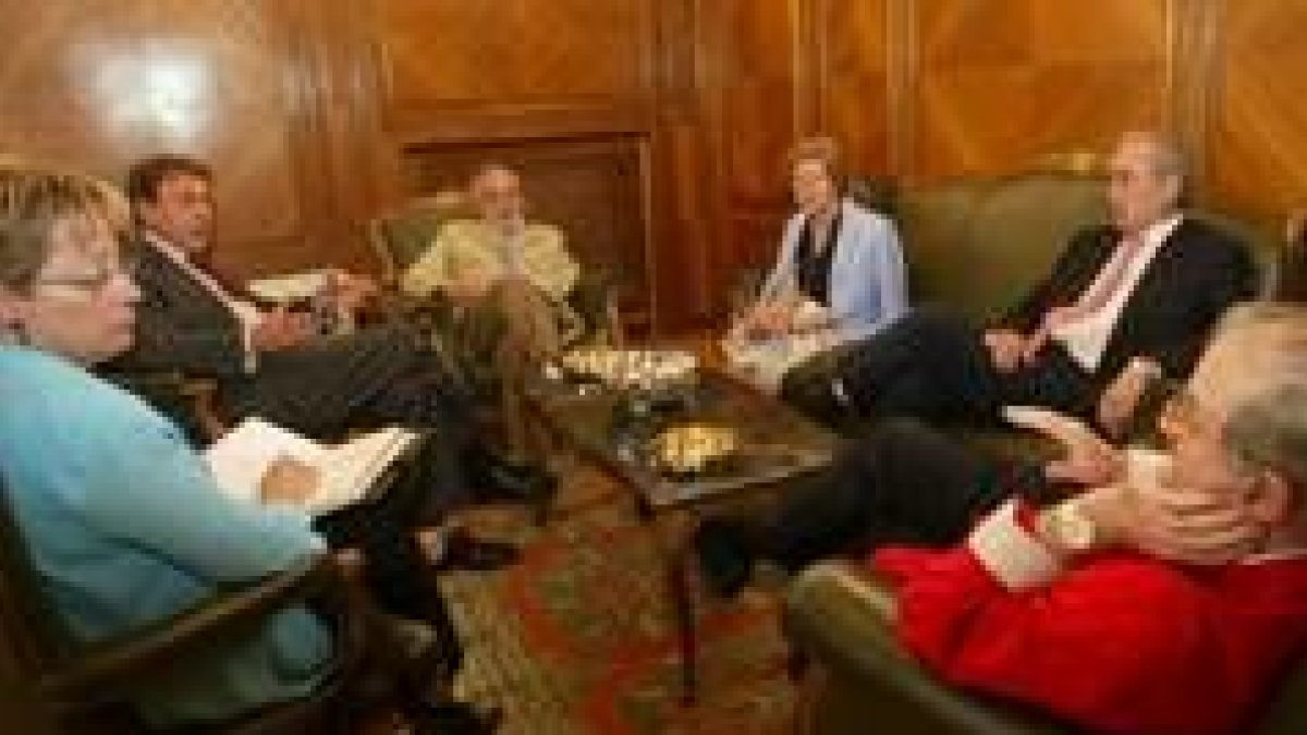 El presidente de la Diputación recibió en su despacho a la junta gestora de las casas de León