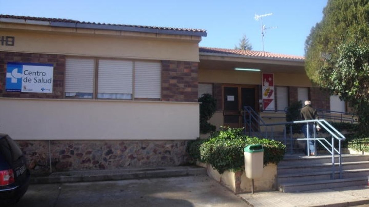 Los heridos fueron trasladados al centro de salud de Valderas. DL