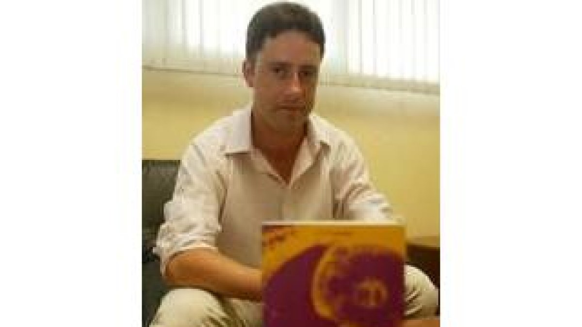 El escritor Luis Carlos García Rod presentará hoy su libro «Cuadernos de la guerra»
