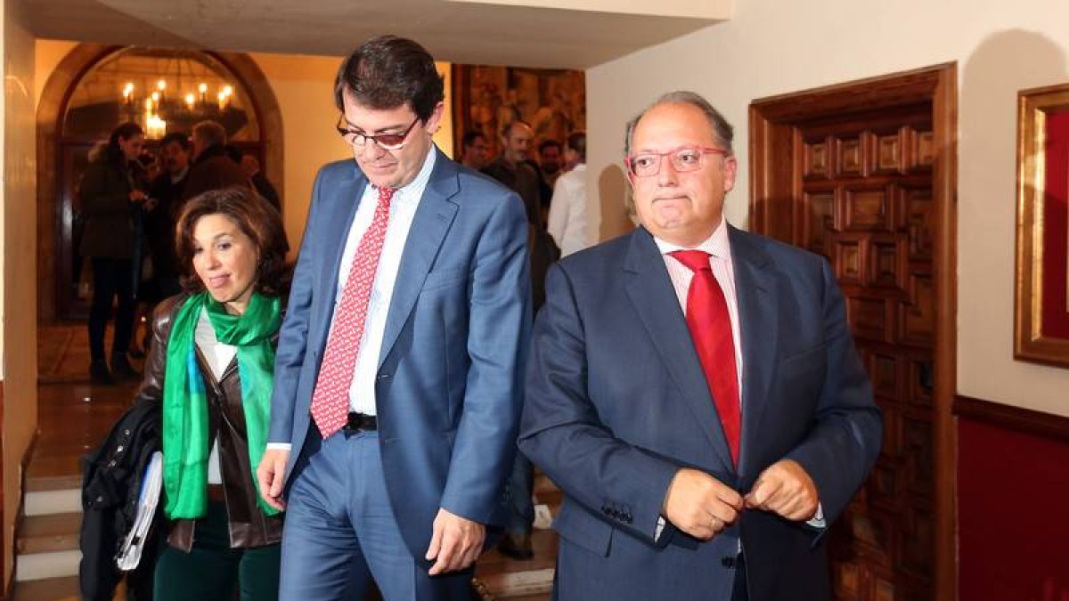 Fernández Mañueco con Eduardo Fernández en el hostal San Marcos