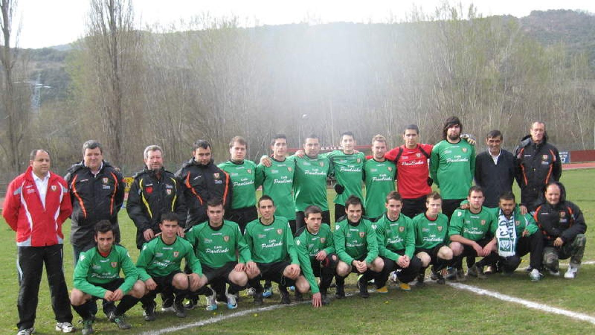 Formación del equipo de La Robla, brillante campeón de la 2.ª División Provincial de Aficionados.