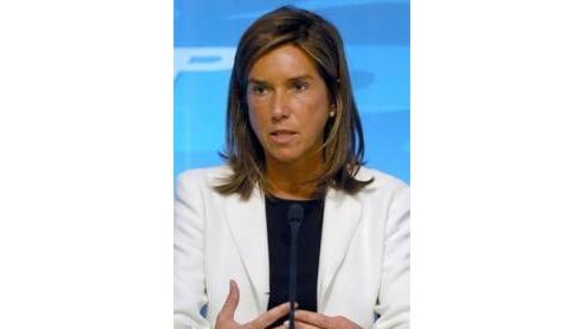 Ana Mato, durante la rueda de prensa que ofreció ayer