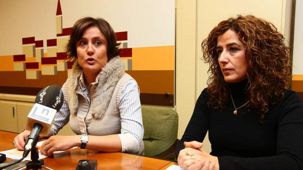 María Rodríguez y Natalia Rodríguez Picallo defendieron la gestión económica del PSOE.