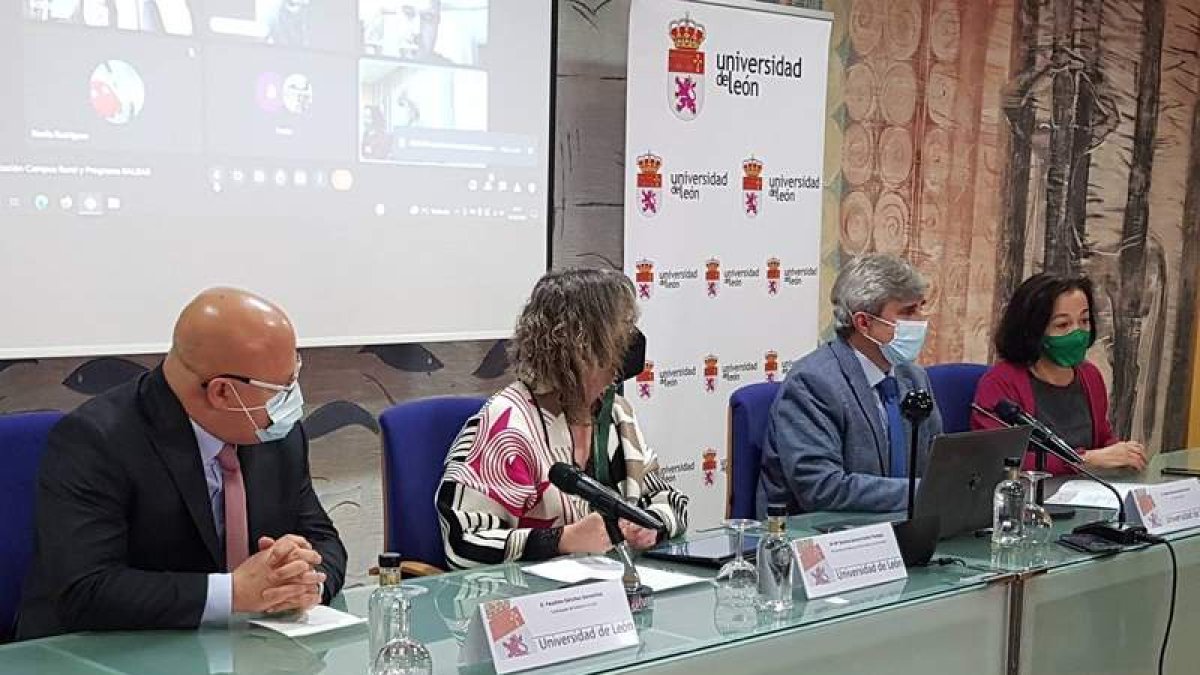 Faustino Sánchez, Dolores Alonos-Cortés, García Marín, y Ana Isabel García, ayer. DL