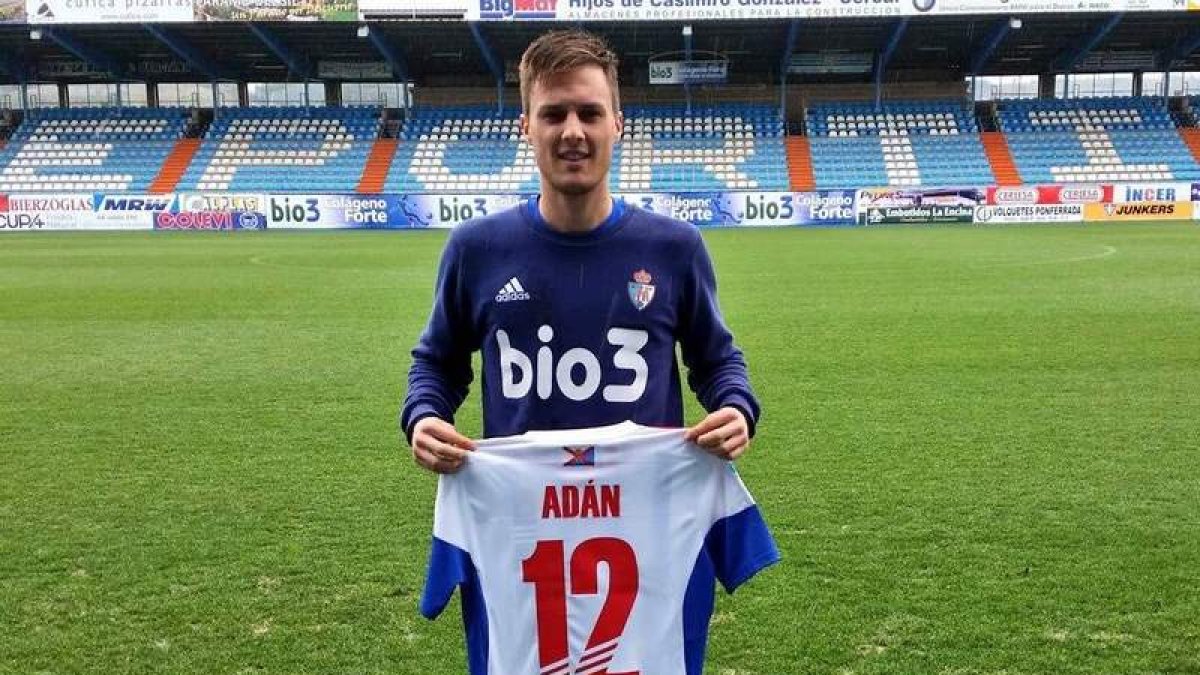 Adán Gurdiel quiso aclarar las dudas sobre su futuro en el equipo berciano y anuncia que seguirá. DL