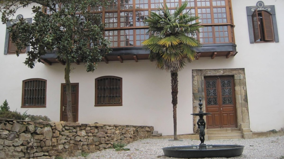 Fachada de la Casa de los Panero.  DL