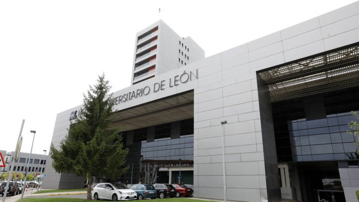 Fachada trasera del Hospital de León. RAMIRO