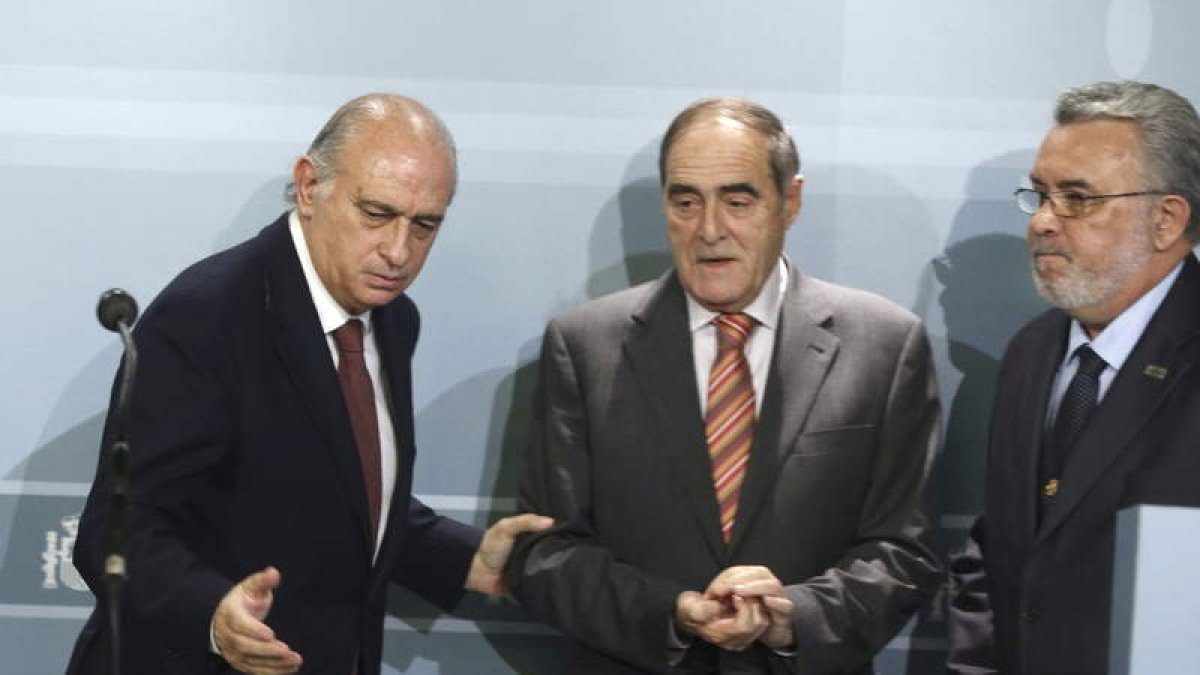Fernández Díaz, junto a Francisco Zaragoza y Joaquín Vidal.