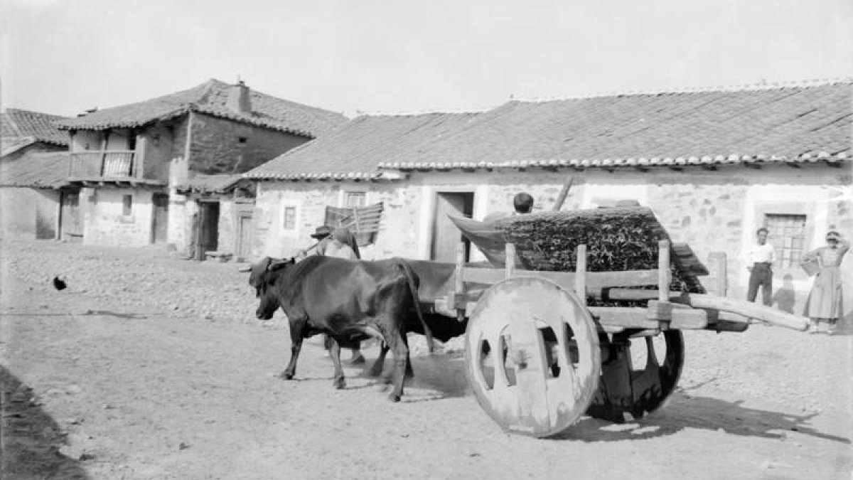Instantánea de Martín Alonso y familia tomada durante el verano de 1926.