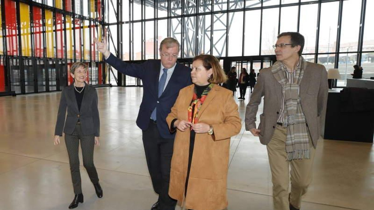 Ana Franco, Antonio Silván, Belén Mann y Manuel Mostaza, ayer durante la visita. RAMIRO