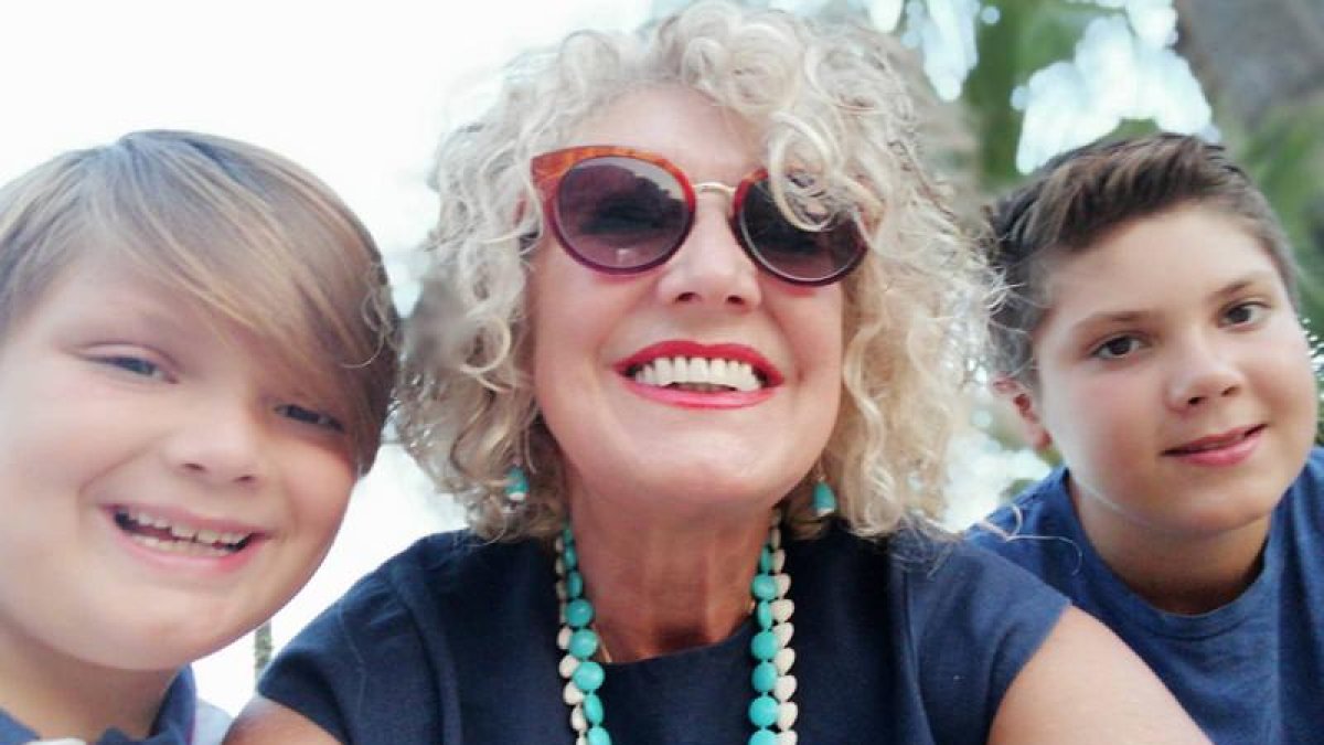 Gema Roy se hace un selfie con sus nietos.