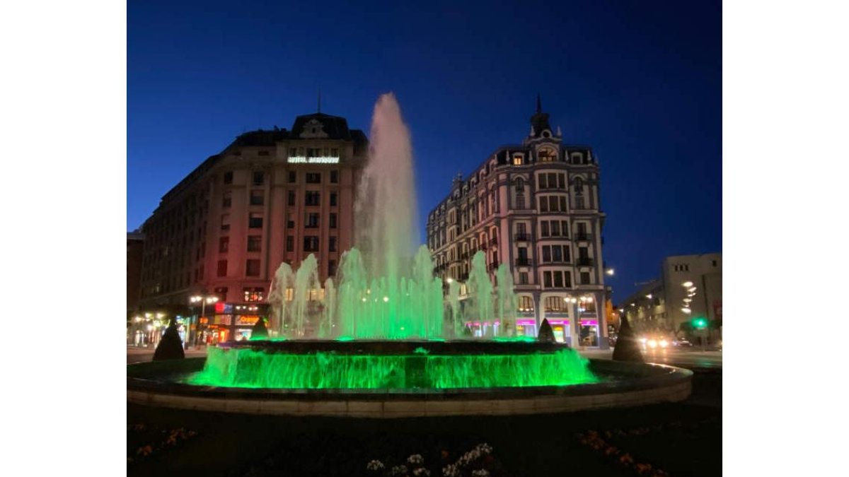 La plaza de Santo Domingo, ayer en una imagen poco habitual. RAMIRO