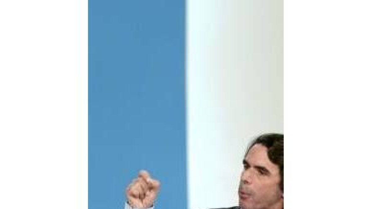 Aznar consiguió llenar el salón del plenario durante su intervención