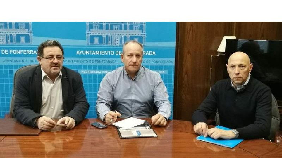 Fernández, Borraz y el presidente de React, en la reunión mantenida ayer en Ponferrada. DL