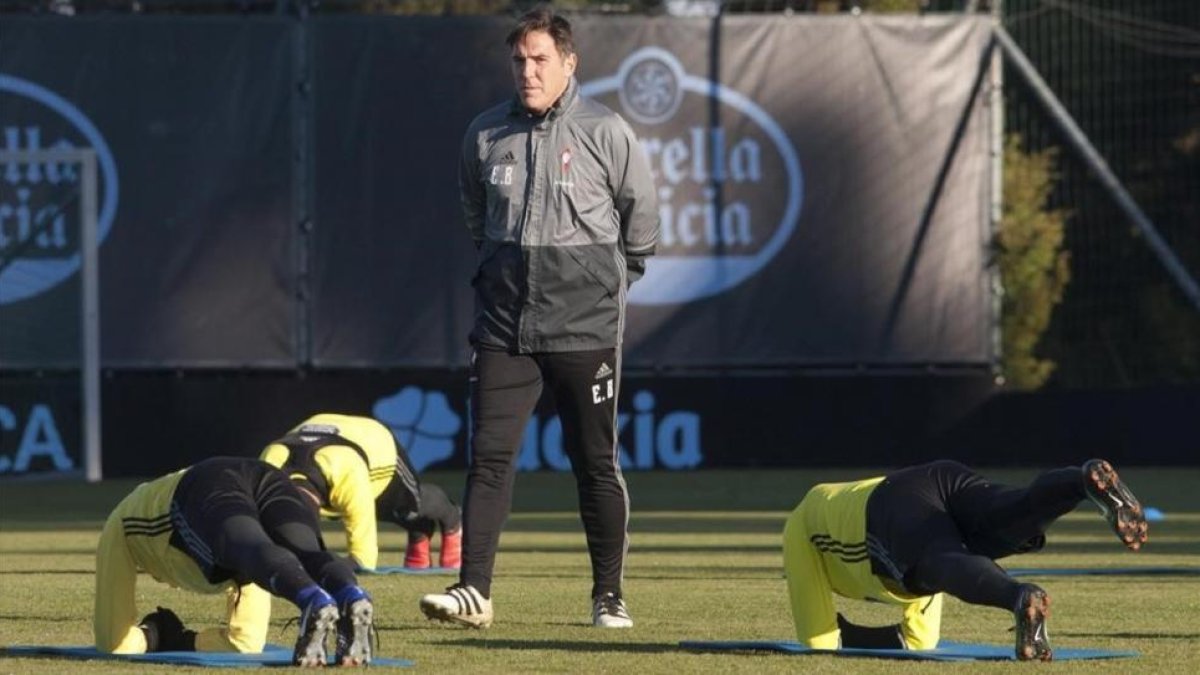 Eduardo Berizzo, durante el entrenamiento del Celta de esta martes en A Madroa.