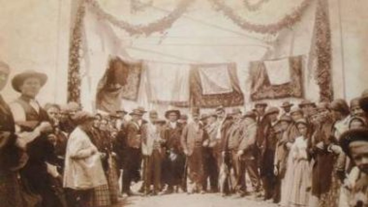 Inauguración del puente de hormigón en 1895.