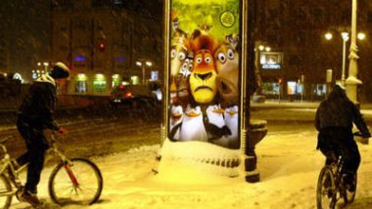 La nevada en la Plaza de Guzmán dejó estupefactos incluso a los personajes de la película «Mad