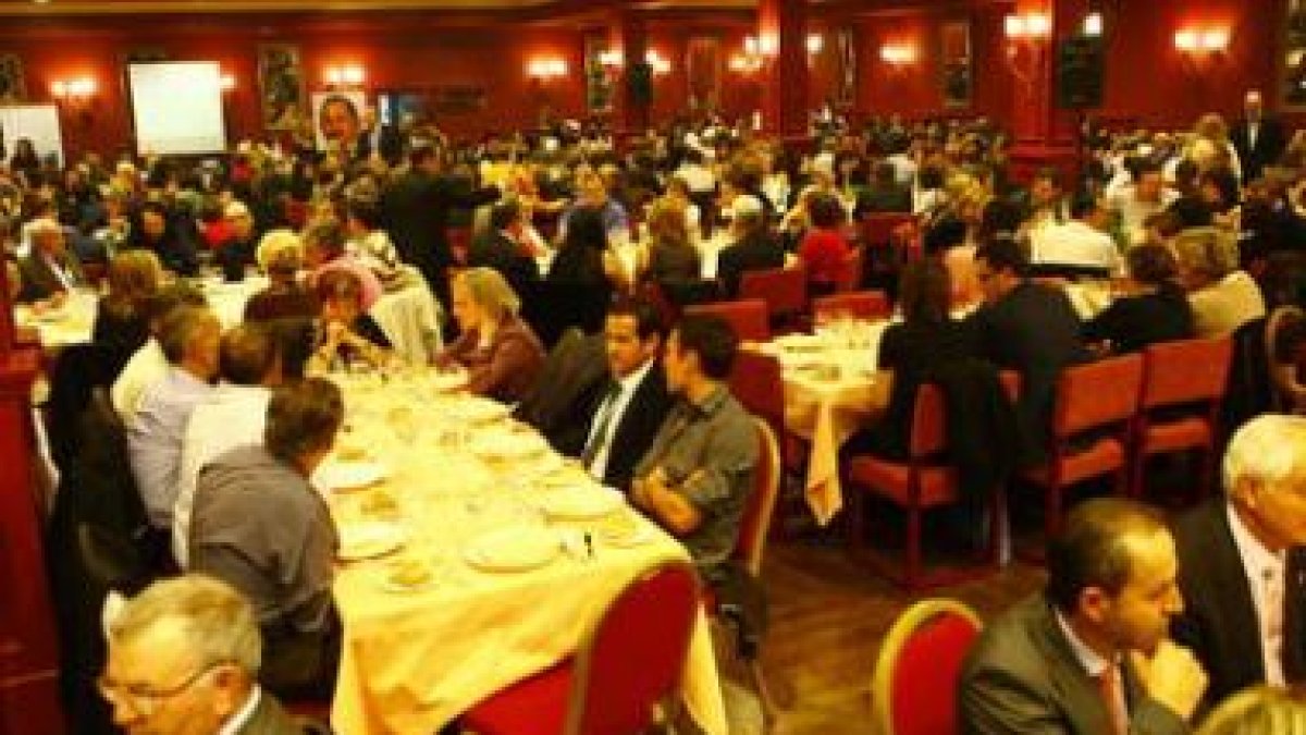 Aspecto que presentaba el Hostal de San Marcos en la cena del PP