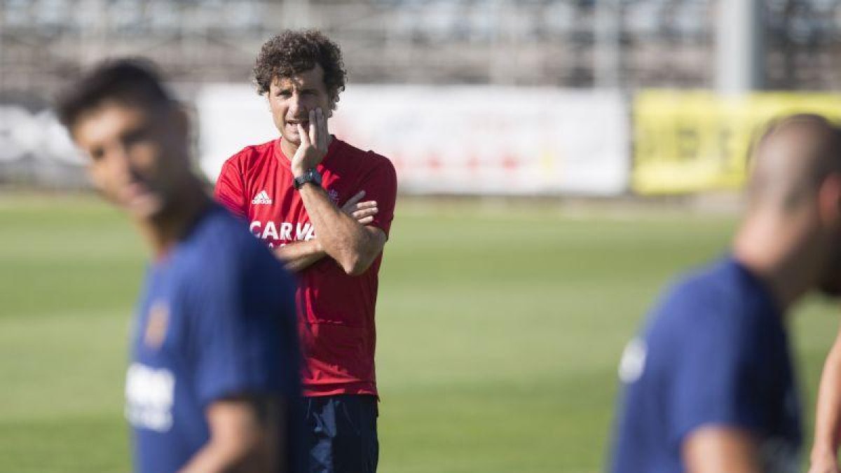 Imanol Idiakez dirige su primer entrenamiento