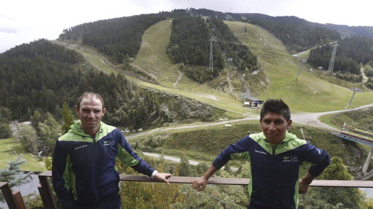Valverde y Nairo Quintana, con la dura montaña de Andorra.
