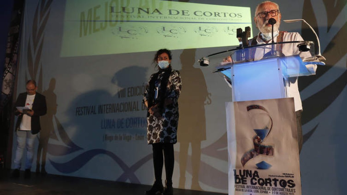 Imagen de la entrega de premios que tuvo lugar ayer durante el cierre del festival. FERNANDO OTERO