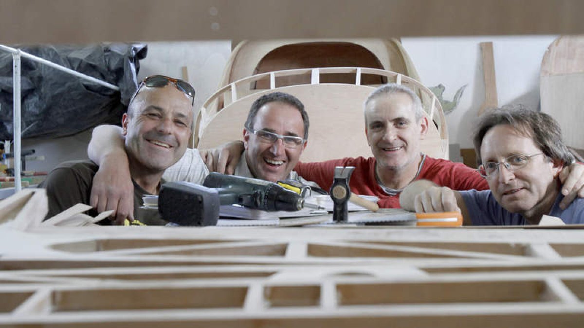 Andrés Aboal, Vicente Cordier, Victorino Alonso y Miguel Ángel Camesella son cuatro de lo miembros de la Fundación Cielos de León que fundaron el pasado mes de agosto para promocionar la aviación en la provincia.