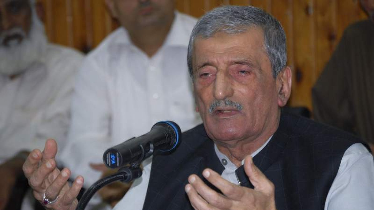 El ministro de Ferrocarriles, Ghulam Ahmed Bilour, el día que ofreció la recompensa.