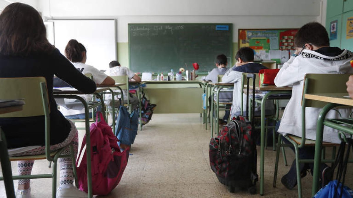 Alumnos de Primaria de un colegio de la capital leonesa durante una de sus clases. JESÚS F. SALVADORES