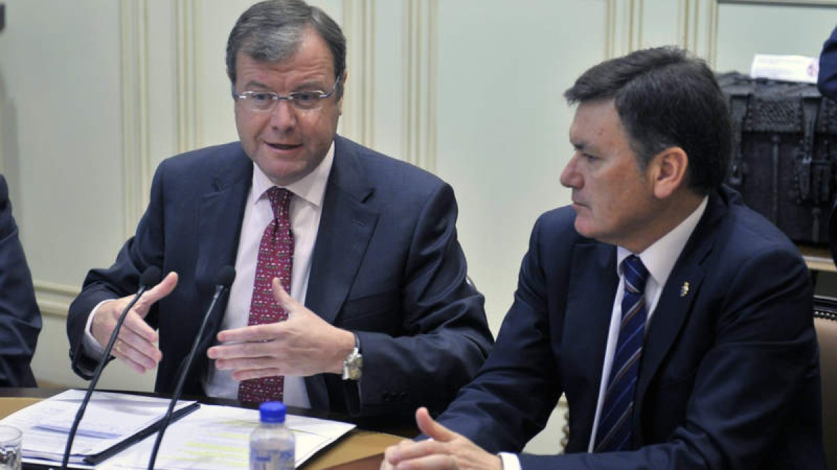 Antonio Silván y el presidente de la Diputación de Segovia, Francisco Vázquez.