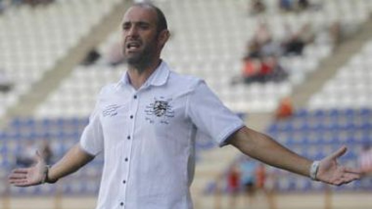 El Albacete busca un entrenador para liderar un proyecto con expectativas de ascenso.