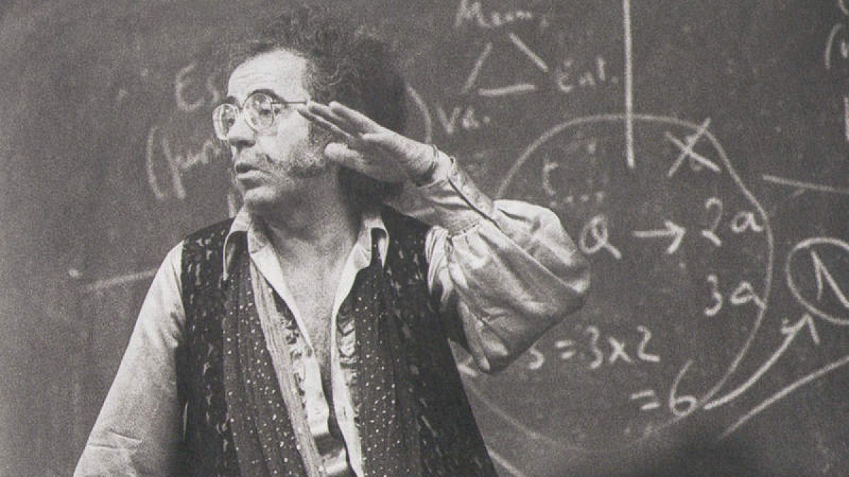 Agustín García Calvo en una de sus clases magistrales