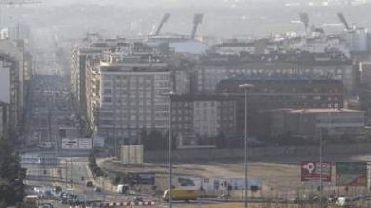 El cruce de Carrefour comenzó ayer a regularse en forma de rotonda provisional.
