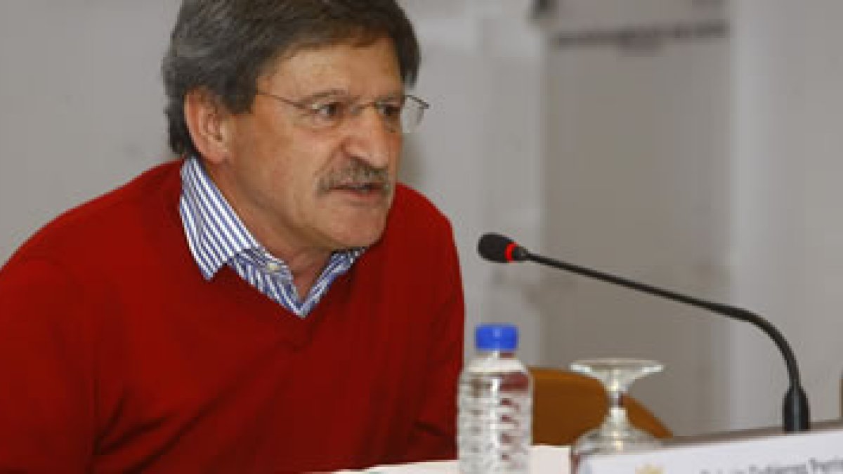 Luís Gutiérrez Perrino, en un momento de su coferencia.