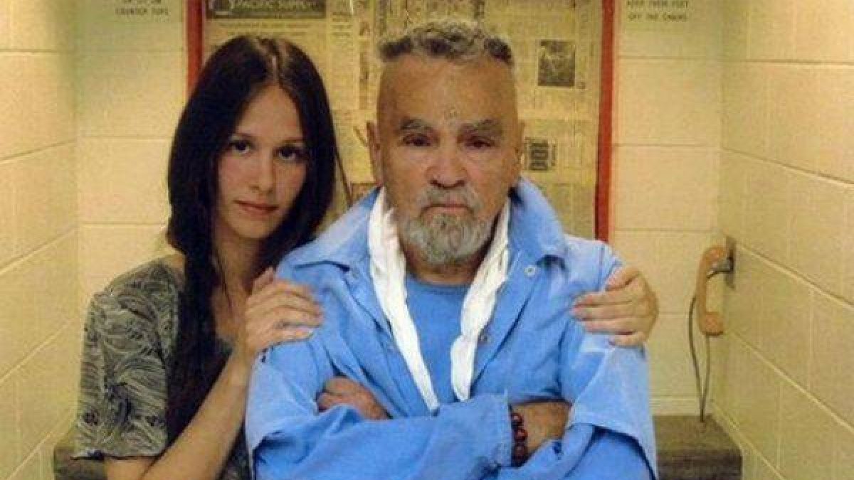 Manson junto a Afton Elaine Burton, en una de sus visitas en el presidio.