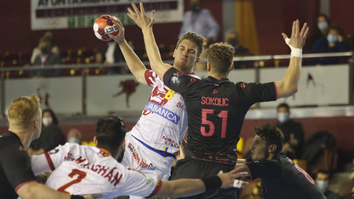 El Abanca Ademar visitará el próximo miércoles la pista del Huesca en Liga. JESÚS F. SALVADORES