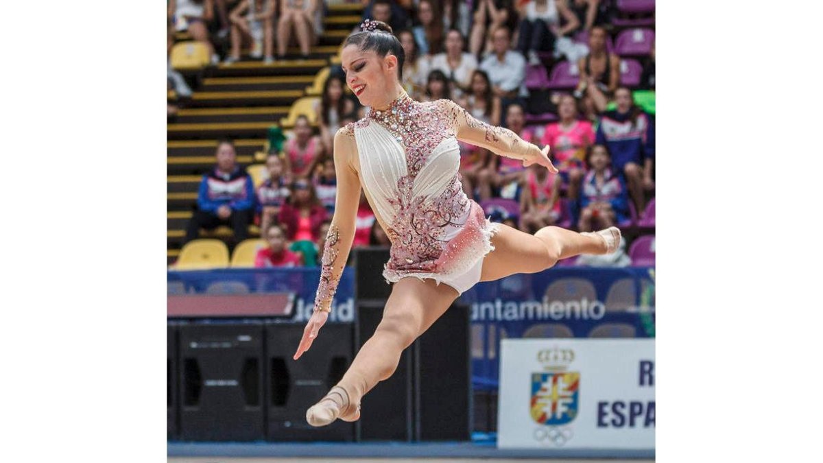 Carolina Rodríguez debuta hoy en aro y pelota.