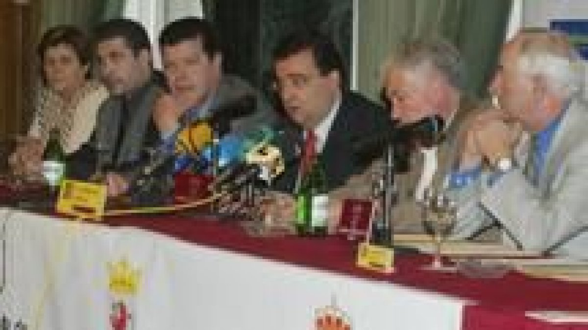Un momento de la presentación del Magistral de ajedrez celebrada ayer en el Conde Luna de León