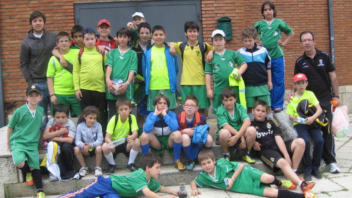 El equipo de fútbol sala de las escuelas de La Robla ganó el torneo final.