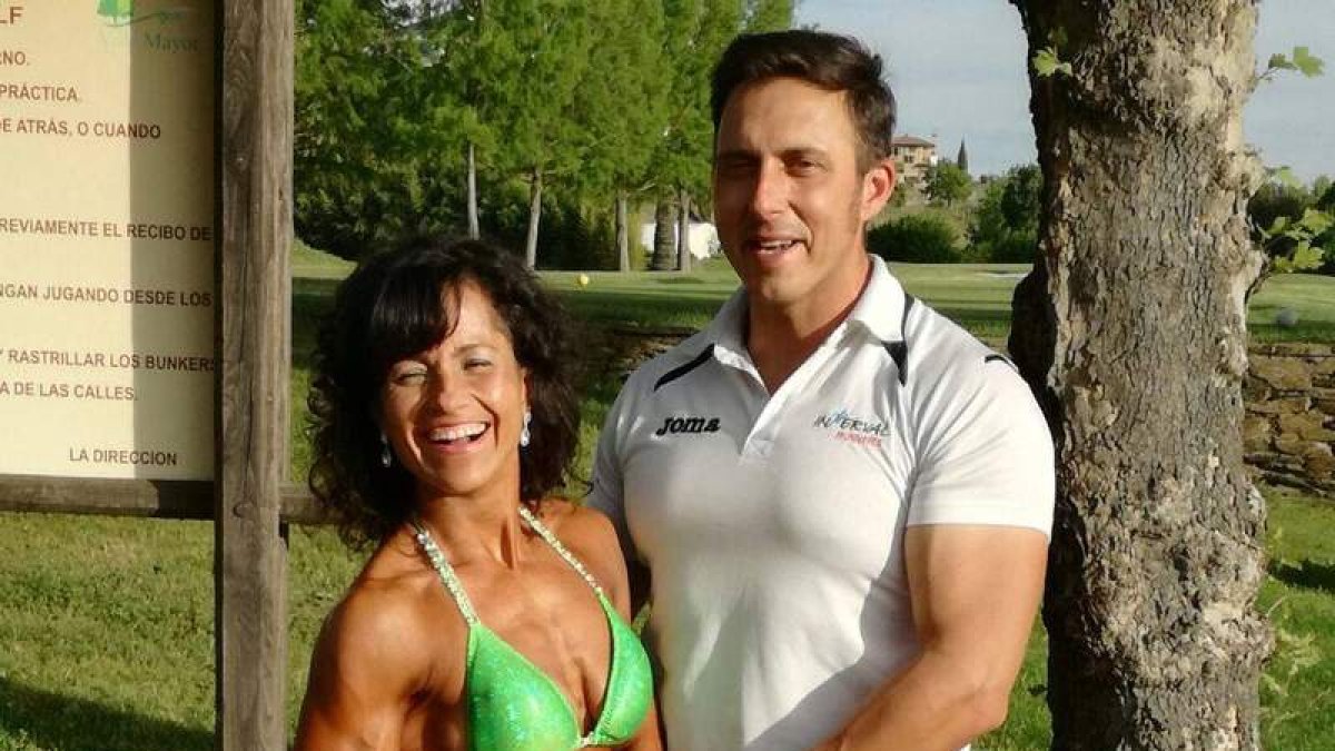Reyes Rodríguez, junto a su entrenador, se clasificó en una meritoria quinta plaza en el nacional. DL