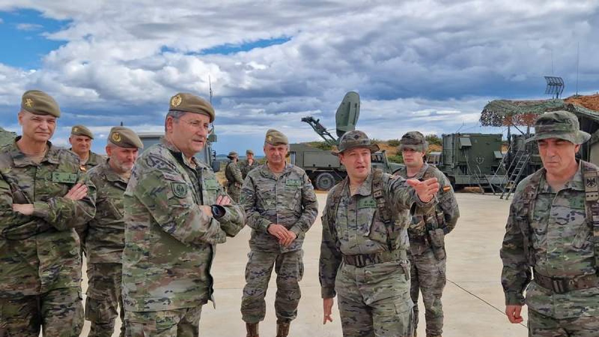Enseñat revisó el ejercicio Atlas 23 en el Campo de Maniobras y Tiro del Ferral. DL