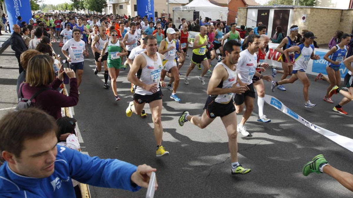 La Sanitas Running reunió a más de 2.000 participantes en su primera presencia en León.