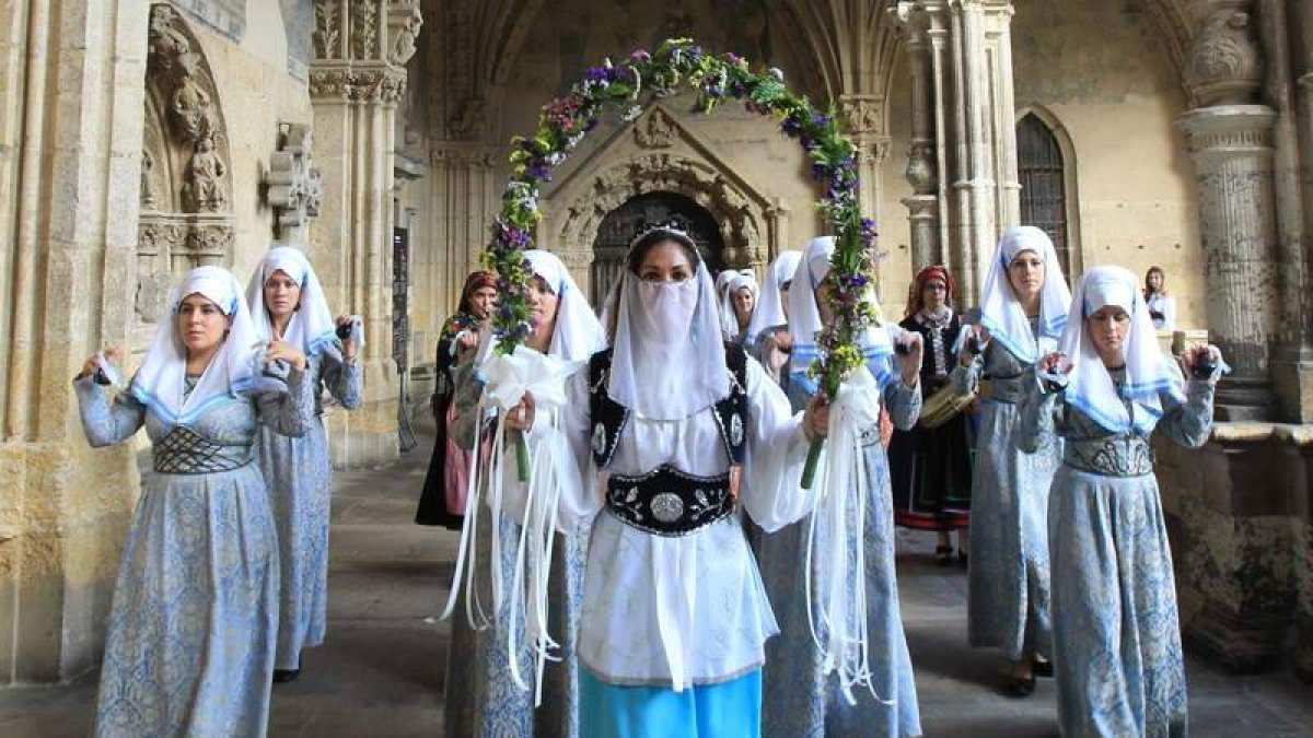Las doncellas rendirán hoy tributo al Emir de Córdoba.