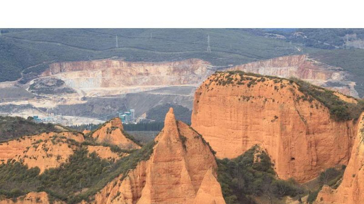 La macrocantera, desde el popular mirador de Orellán.