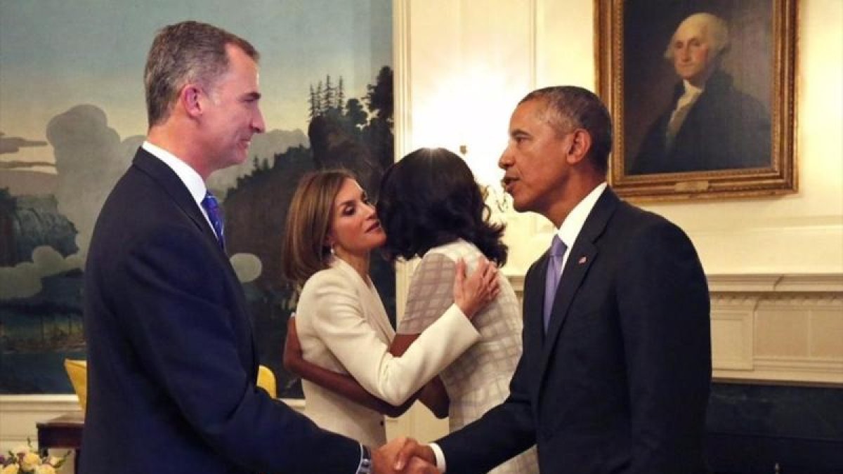 El rey Felipe VI y Letizia se despiden de Barack y Michelle Obama, en septiembre del 2015, tras el encuentro en la Casa Blanca.