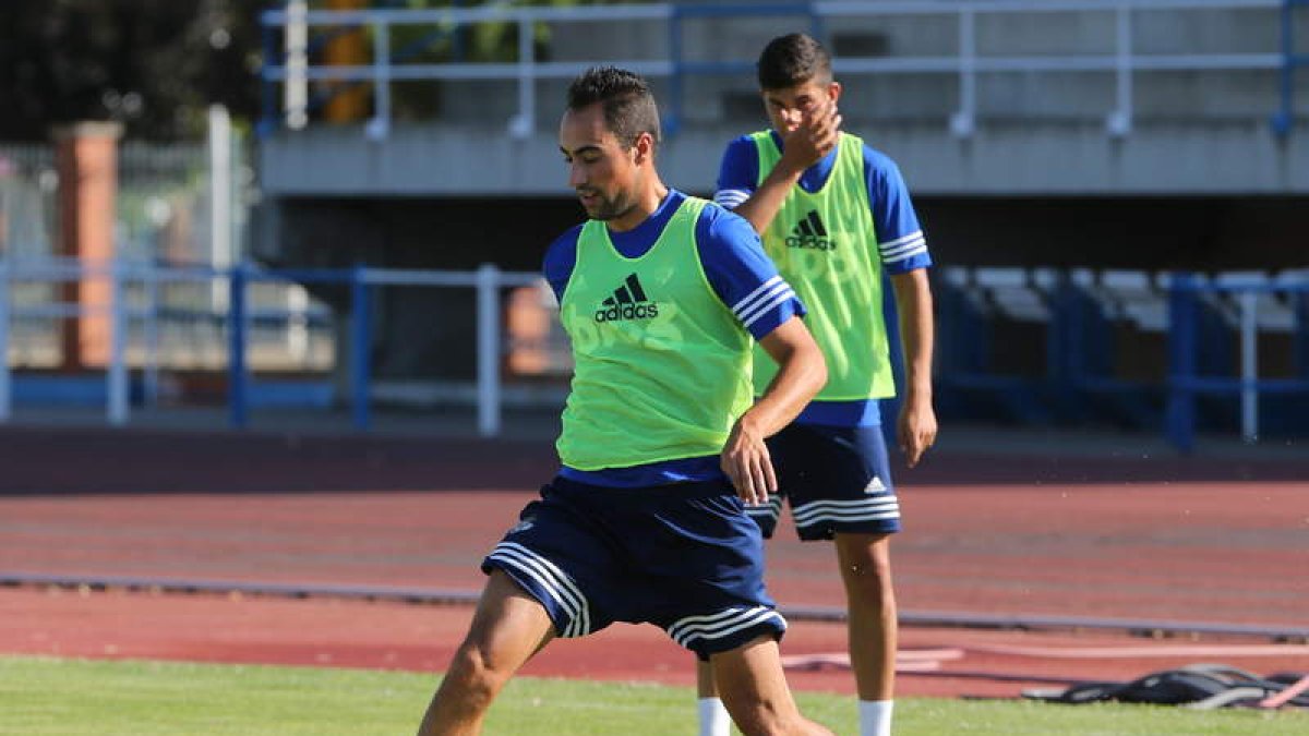 Lolo Pavón, durante una sesión de entrenamiento de la Deportiva. L. DE LA MATA