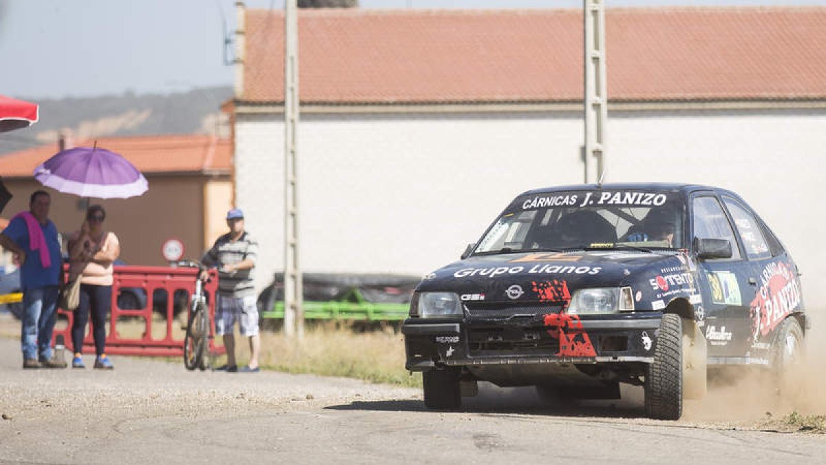 El Rally ‘Tierras de Panero’ se estrenó por todo lo alto en el calendario competitivo. FERNANDO OTERO
