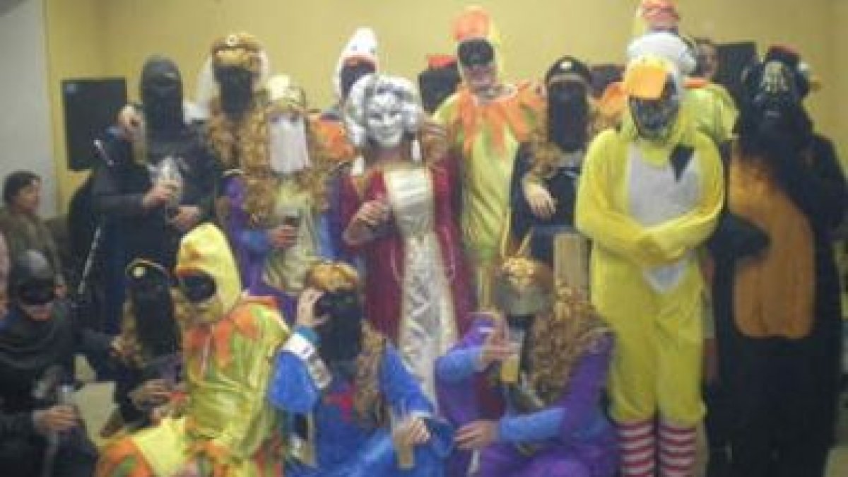 En Murias de Paredes también se dio buena cuenta del carnaval.